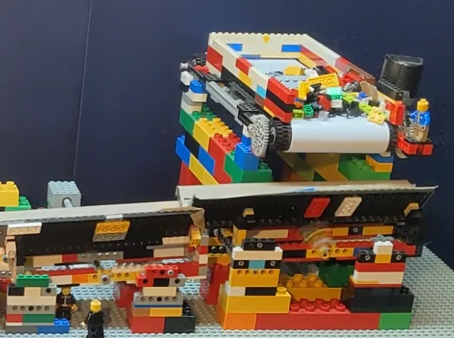 Storage conveyor with v-channel vibration feeders