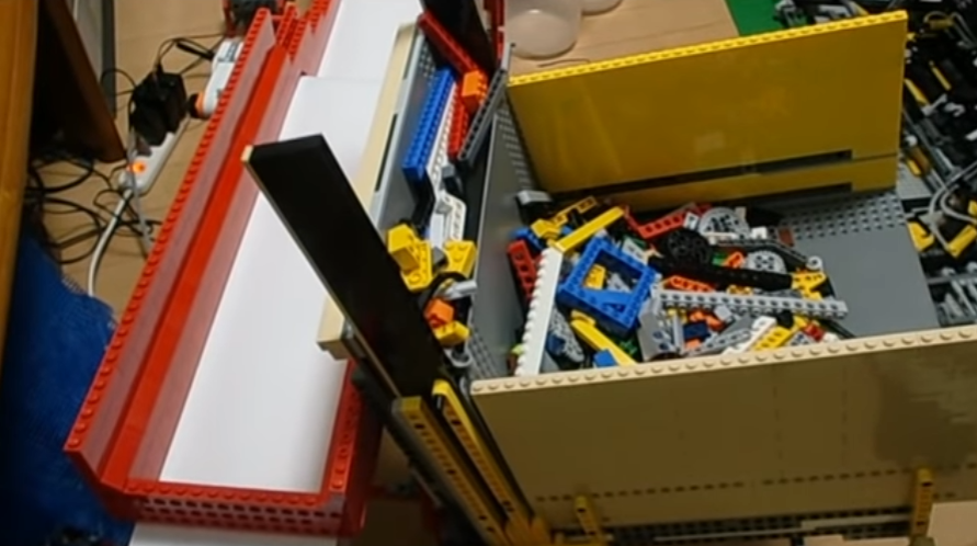 LEGO Mindstorms NXT Vision Guided Brick Sorter ver1